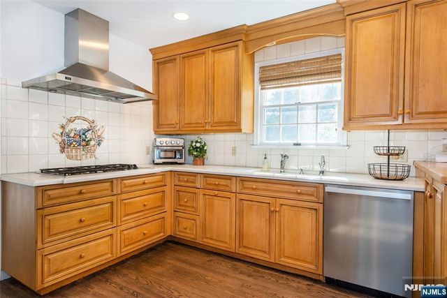 122 Crest Road, Ridgewood, NJ 07450