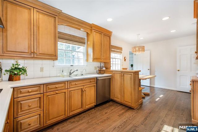 122 Crest Road, Ridgewood, NJ 07450