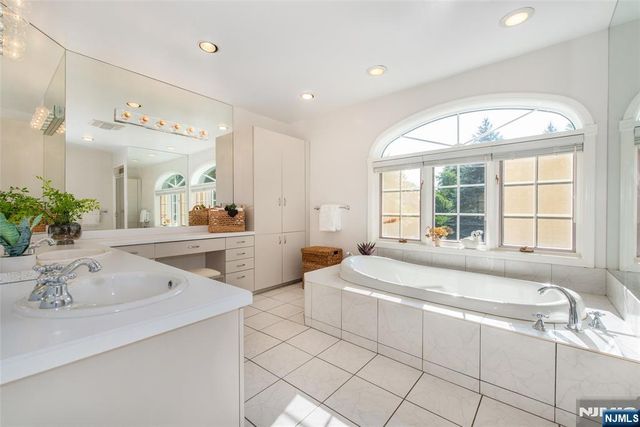 122 Crest Road, Ridgewood, NJ 07450