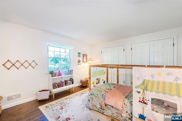 122 Crest Road, Ridgewood, NJ 07450