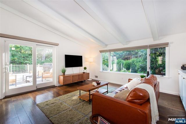 122 Crest Road, Ridgewood, NJ 07450