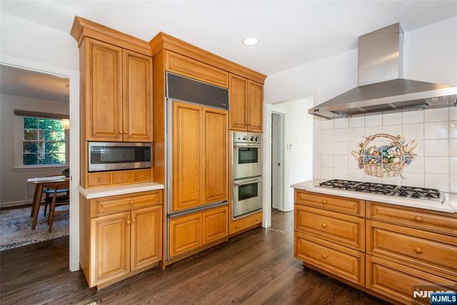 122 Crest Road, Ridgewood, NJ 07450