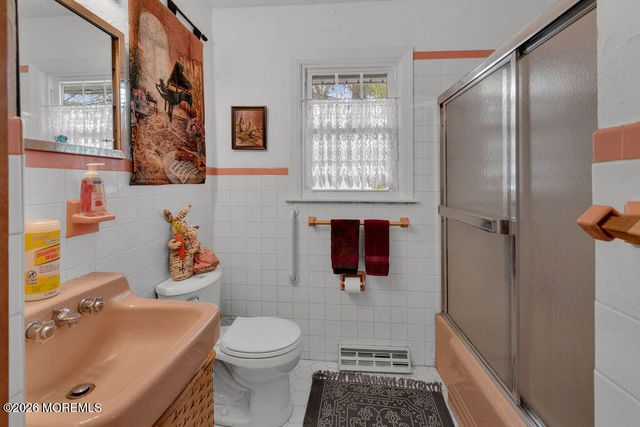 78 Nautilus Street, Beachwood, NJ 08722