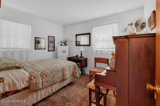 78 Nautilus Street, Beachwood, NJ 08722