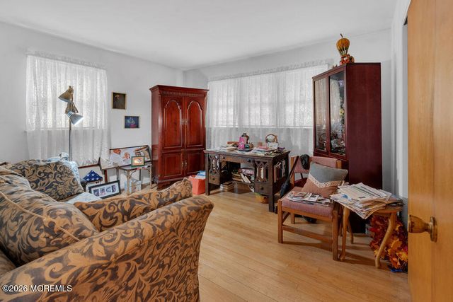 78 Nautilus Street, Beachwood, NJ 08722