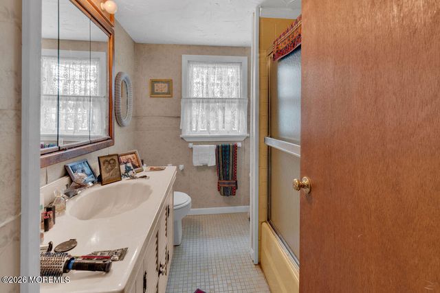 78 Nautilus Street, Beachwood, NJ 08722