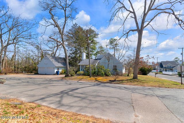 78 Nautilus Street, Beachwood, NJ 08722