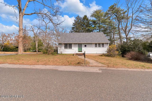 78 Nautilus Street, Beachwood, NJ 08722