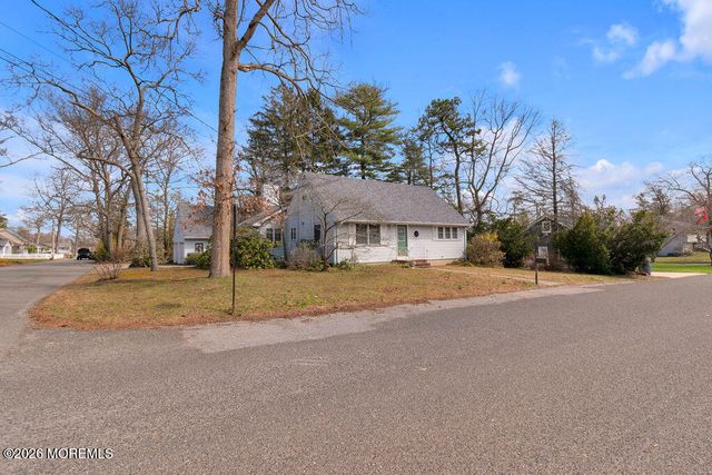 78 Nautilus Street, Beachwood, NJ 08722