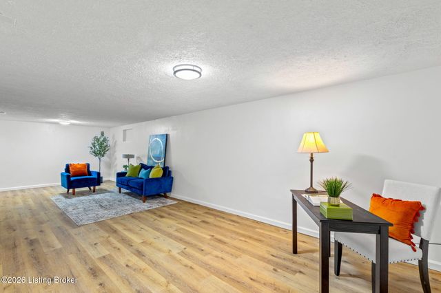 2709 Melvin Ct, Louisville, KY 40216