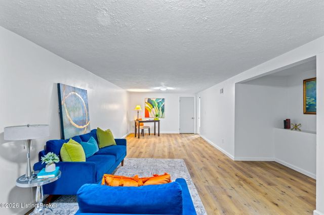 2709 Melvin Ct, Louisville, KY 40216