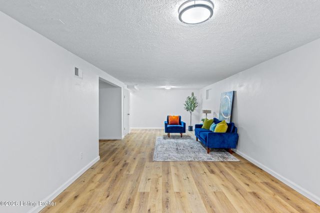 2709 Melvin Ct, Louisville, KY 40216