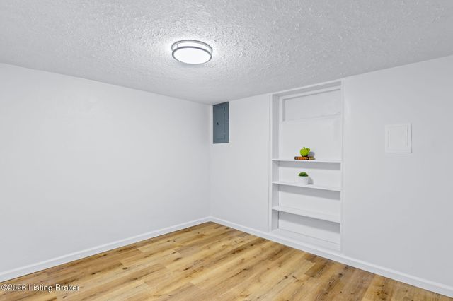 2709 Melvin Ct, Louisville, KY 40216