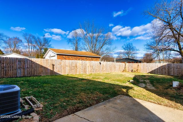 2709 Melvin Ct, Louisville, KY 40216