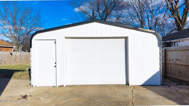 2709 Melvin Ct, Louisville, KY 40216