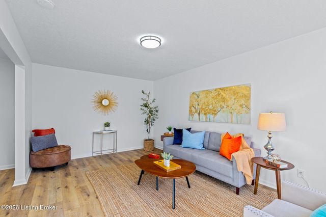 2709 Melvin Ct, Louisville, KY 40216