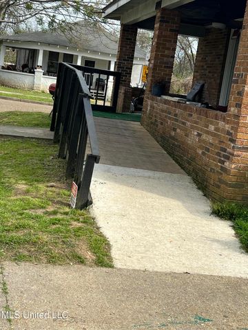 720 Mattingly Street, Vicksburg, MS 39180