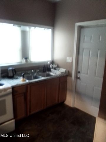 720 Mattingly Street, Vicksburg, MS 39180