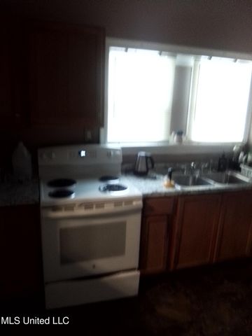 720 Mattingly Street, Vicksburg, MS 39180