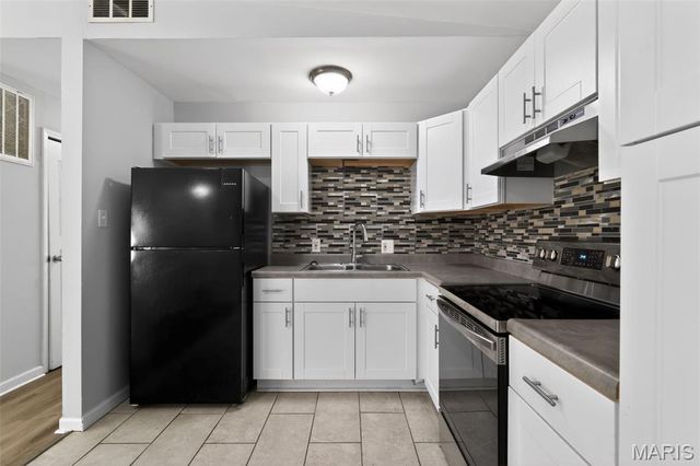 9732 Cambria Drive, St Louis, MO 63136