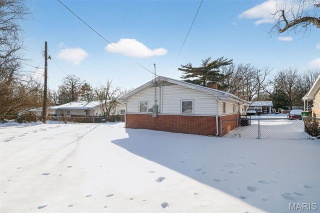 9732 Cambria Drive, St Louis, MO 63136