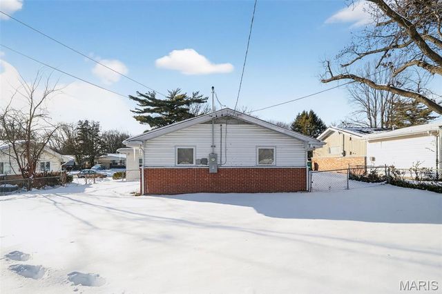 9732 Cambria Drive, St Louis, MO 63136