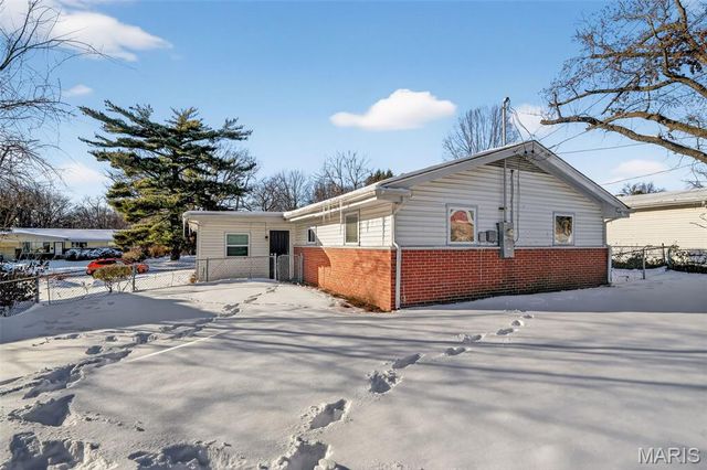 9732 Cambria Drive, St Louis, MO 63136