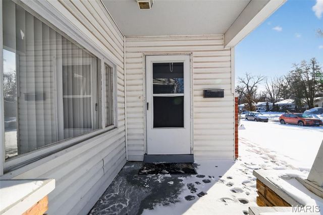 9732 Cambria Drive, St Louis, MO 63136