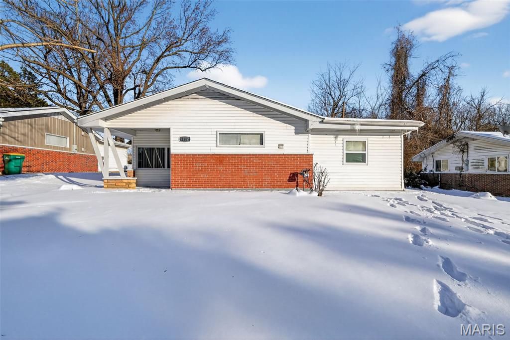 9732 Cambria Drive, St Louis, MO 63136