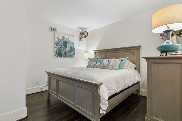 1306 Morrow Road, Valley View, TX 76272