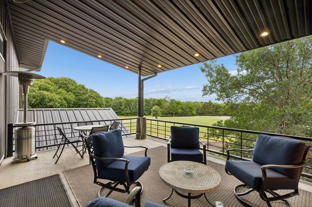 1306 Morrow Road, Valley View, TX 76272