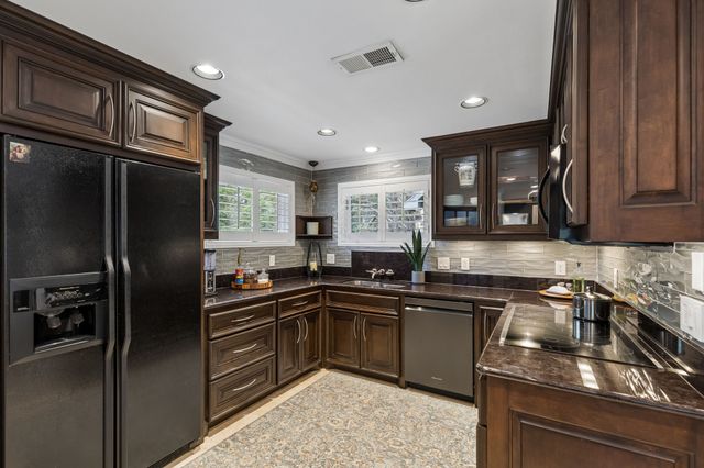 1306 Morrow Road, Valley View, TX 76272