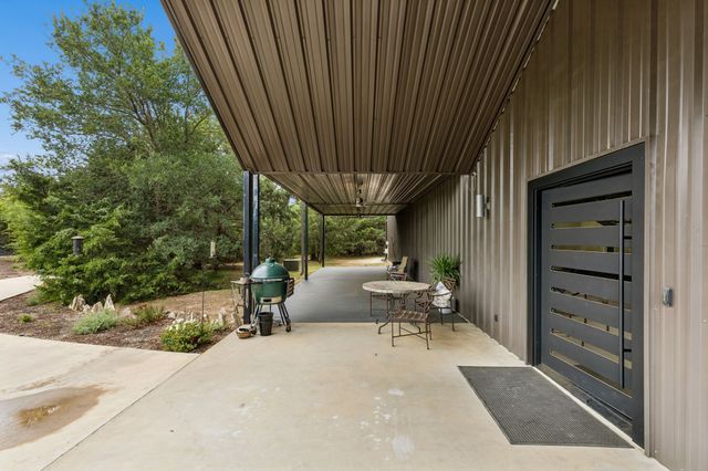 1306 Morrow Road, Valley View, TX 76272