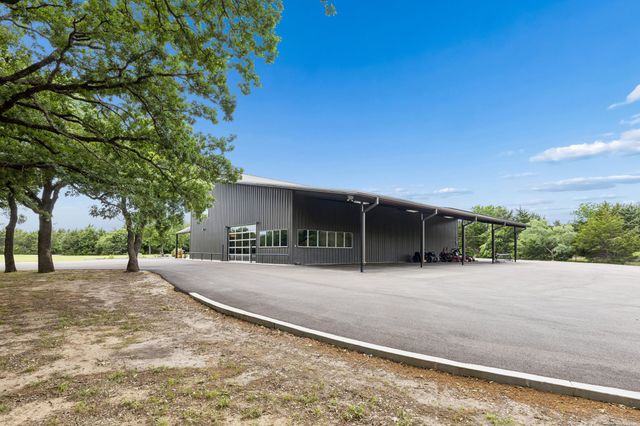1306 Morrow Road, Valley View, TX 76272
