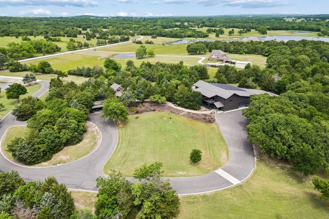 1306 Morrow Road, Valley View, TX 76272