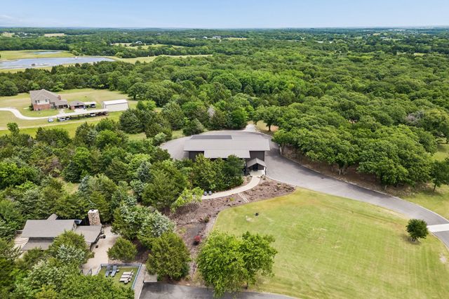 1306 Morrow Road, Valley View, TX 76272