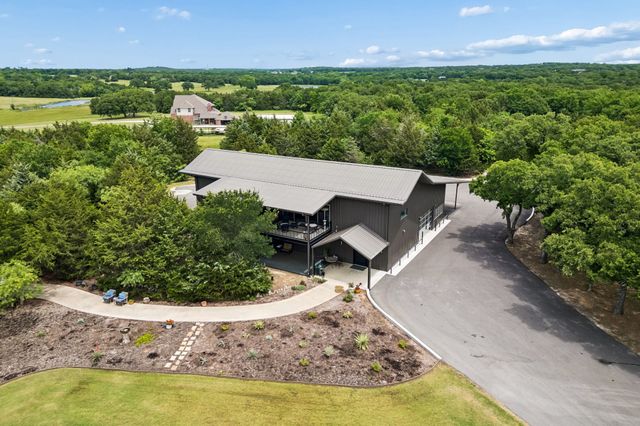 1306 Morrow Road, Valley View, TX 76272
