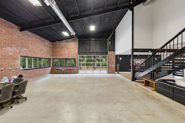 1306 Morrow Road, Valley View, TX 76272