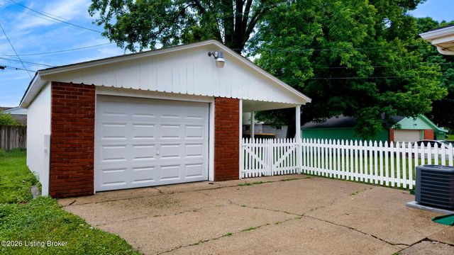 8011 Zelma Fields Ave, Louisville, KY 40228