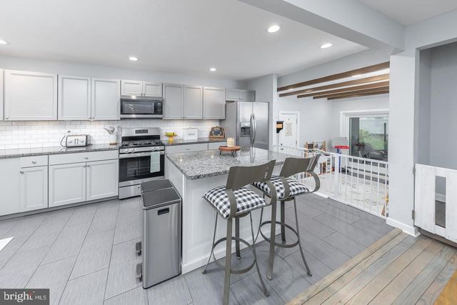 415 LAKE AVE, Pitman, NJ 08071