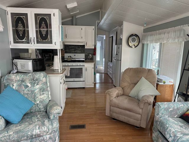 613 5th Ave. S, Myrtle Beach, SC 29578