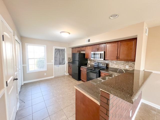 2284 McCormick Ln Apt C, Clarksville, TN 37040