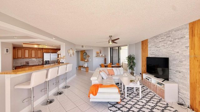 5940 PELICAN BAY PLAZA S 1105, Gulfport, FL 33707