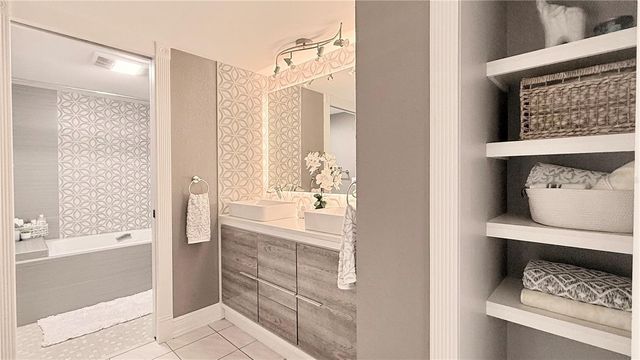 5940 PELICAN BAY PLAZA S 1105, Gulfport, FL 33707