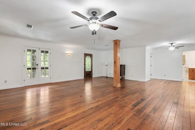 7091 Shiyou Road, Kiln, MS 39556