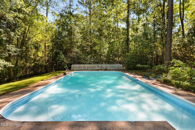 7091 Shiyou Road, Kiln, MS 39556