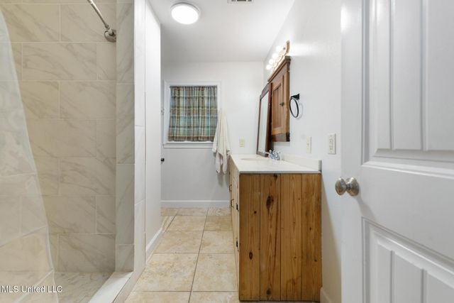 7091 Shiyou Road, Kiln, MS 39556