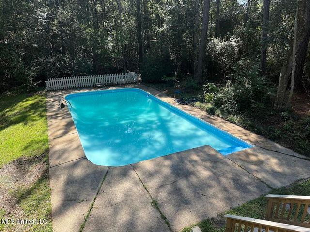 7091 Shiyou Road, Kiln, MS 39556