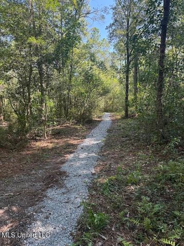 7091 Shiyou Road, Kiln, MS 39556