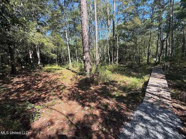 7091 Shiyou Road, Kiln, MS 39556